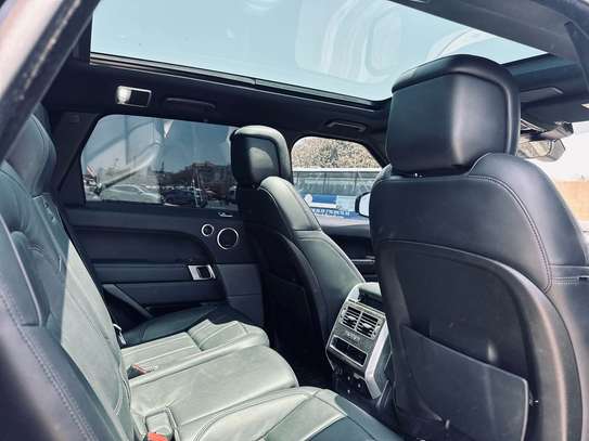 Range Rover sport 2020 image 10