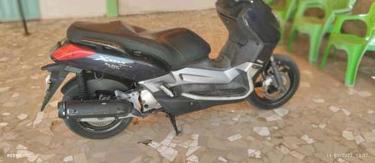 Yamaha Xmax 125 image 2