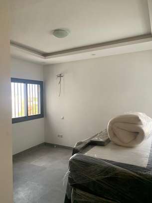 APPARTEMENT de types F4 A louer NGOR~ALMADIES image 12