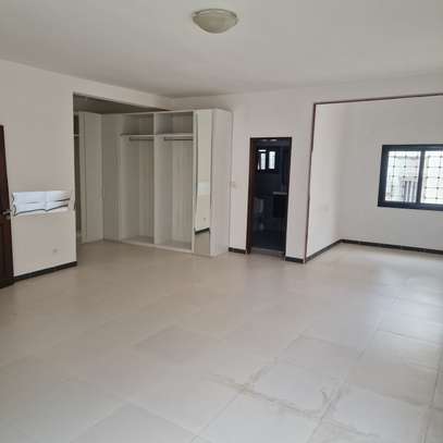 Villa avec jardin à louer aux mamelles image 3