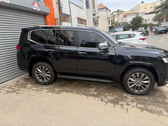 Toyota land cruiser 2024 image 10