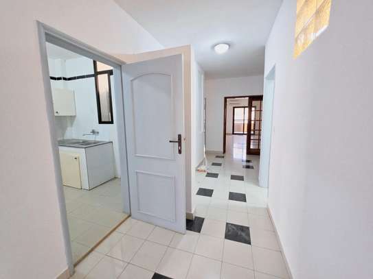 APPARTEMENT F4 A LOUER A NGOR  EN FACE DU STADE image 7