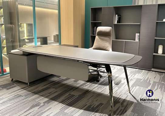Des tables de bureau – Élégance, solidité et fonctionnalité image 10