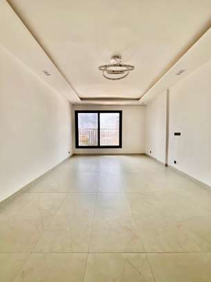 Appartement neuf à louer au Point E dans une rue très calme image 2