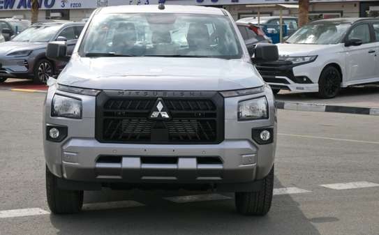 Mitsubishi double cabine 2026 image 2