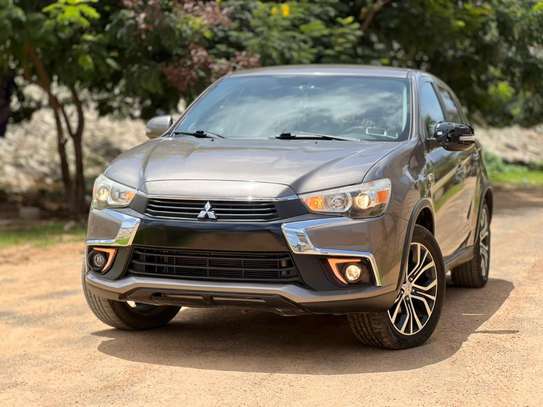 Mitsubishi outlander image 2