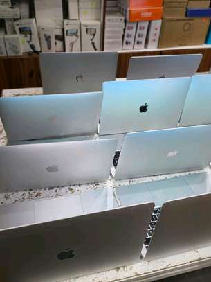 MacBook Air M1 2020 image 2