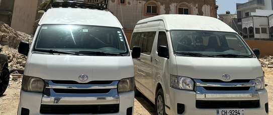Location bus Toyota Hiace high roof image 2