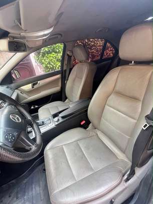 Mercedes C220 image 3