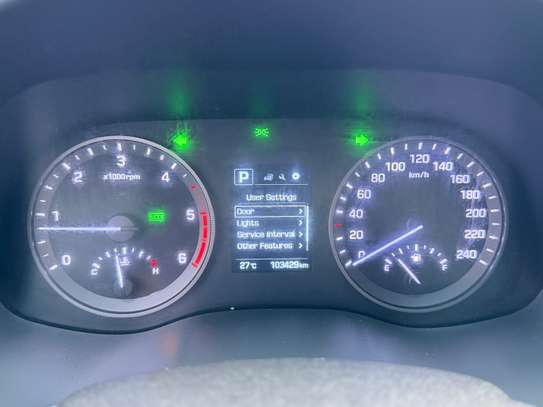 HYUNDAI TUCSON DIESEL 2018 image 10