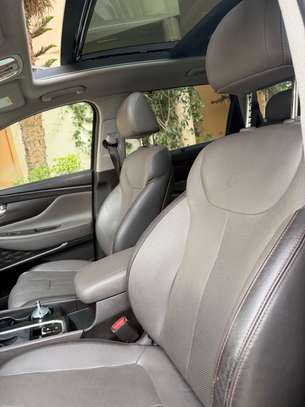 Hyundai Santafei image 5