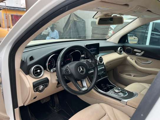 MERCEDES GLC 300 image 9