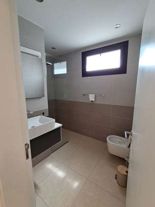 NGOR-ALMADIES : SPACIEUX F2 DE 150 M2 image 3