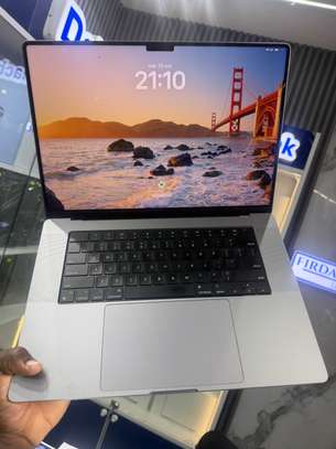 MacBook Pro M1 Max 16 Pouces Ram 64Go SSD 1To image 3