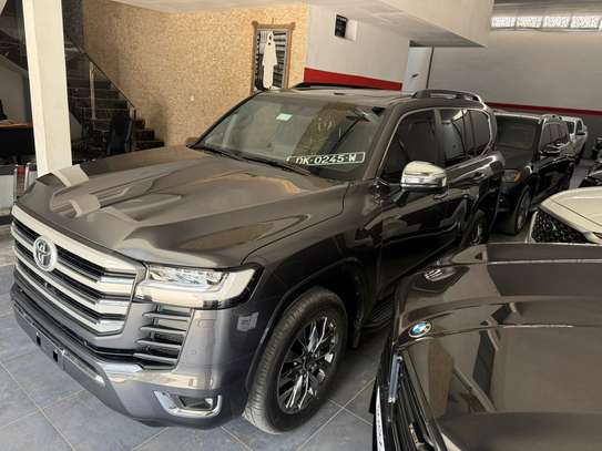 Toyota Land Cruiser VXR 2025 image 9