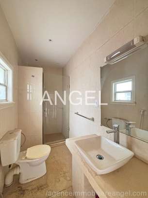 Ref_2291  Penthouse de 310m²  à louer à Keur Gorgui image 7