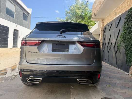 Jaguar F-Pace 2021 Gris Métallisé SUV Puissant image 10