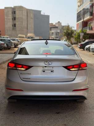 Hyundai Elantra image 9