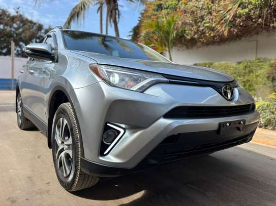 TOYOTA RAV 4 XLE ANNÉE 2017 image 4