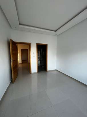 Appartement F4 à louer aux almadies image 4