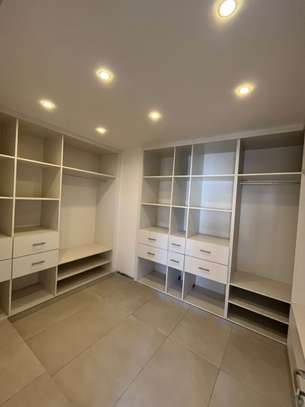 APPARTEMENT PENTHOUSE À LOUER – 476 m² – Avenue Djily Mbaye image 7