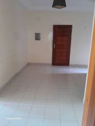 APPARTEMENT 3 CHAMBRES SALON A LOUER A ZAC MBAO image 2