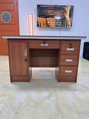 Table Bureau avec 5 tiroir dont 2 à clé image 2