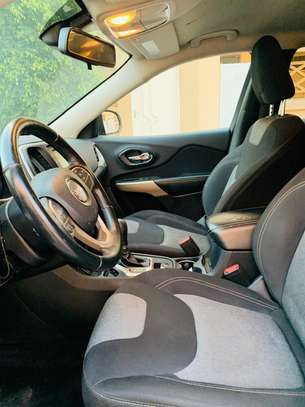 Jeep cherokee à louer image 2