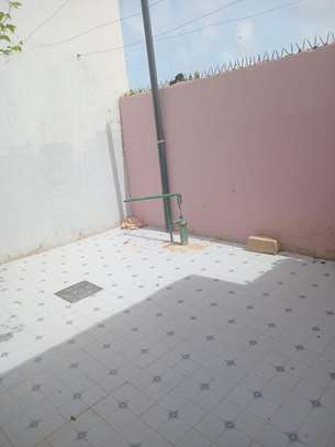 Villa F4 à louer à la cité comico de yeumbeul image 9