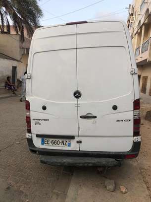 Mercedes benz sprinter image 2