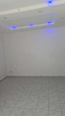 A loué un apartuman  1etage non loin de la brioche Dorée image 13