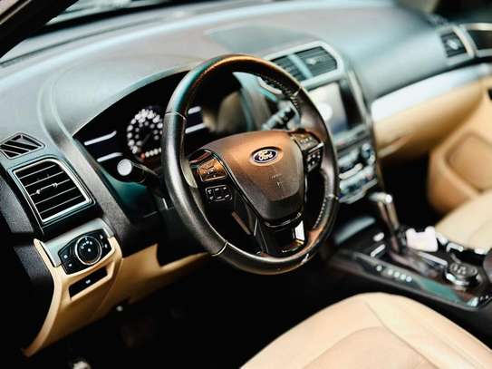 Location Ford Explorer image 9