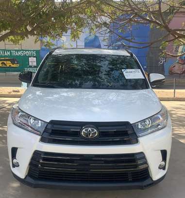 Toyota Highlander limited 7 places image 1