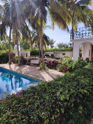 UN TRES JOLI APPARTEMENT AVEC PISCINE JARDIN ET VUE SUR  MER image 1