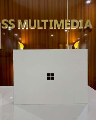 Surface Pro 11 X Plus avec clavier image 2