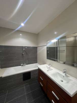 3 Chambres à louer au point E image 12