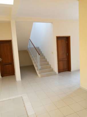 Belle villa à louer aux Almadies image 8