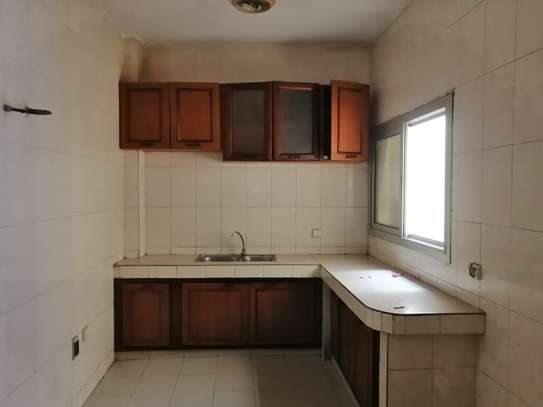 Appartement F4 à louer au 2e étage à la cité K. Gorgui VDN image 9