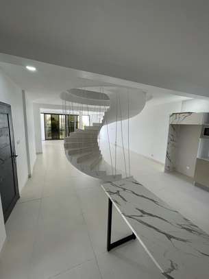 TRIPLEX A LOUER A SACRE COEUR image 1