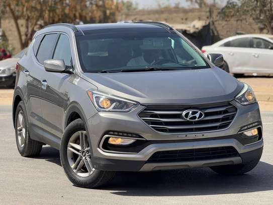 Hyundai santa fe image 2
