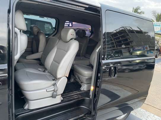 Hyundai starex 12 places image 5