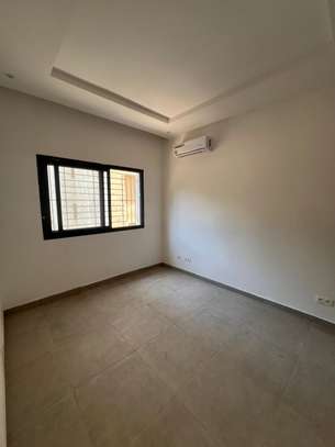 Appartement F4 à louer au Point E image 9