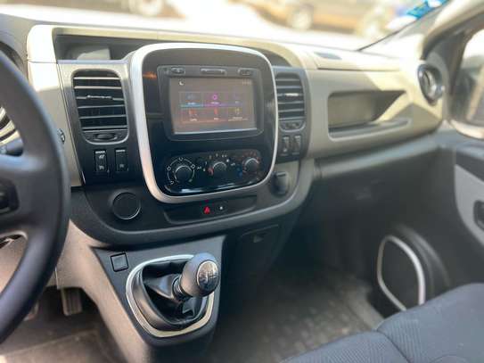 Renault trafic image 9
