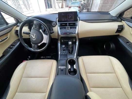 Lexus NX300  2018 image 7