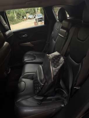 Jeep Cherokee image 8