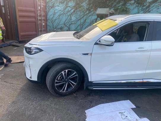 Jetour SUV blanc neuf spacieux moteur 1.5 image 2