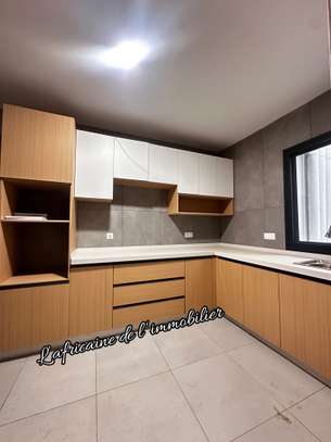 À LOUER – Superbe appartement avec terrasse sur la VDN image 2