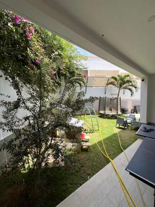 Grande Villa moderne de 600M ² à louer aux Almadies image 1