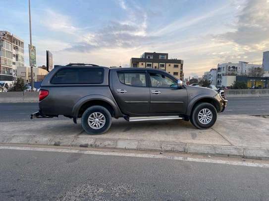 Mitsubishi Pajero 4X4 image 3