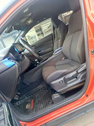 Toyota C-HR SUV 2021 image 5